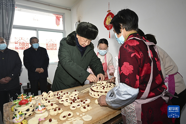习近平春节前夕赴山西看望慰问基层干部群众 向全国各族人民致以美好的新春祝福2.JPG